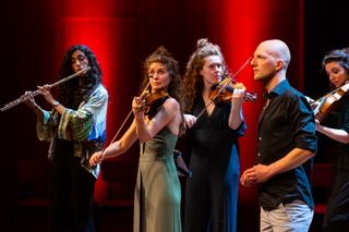 Berend Eijkhout, Lonneke van Straalen, Maria Christina Gonzales, Eva Traa, Pynarello on stage in TivoliVredenburg